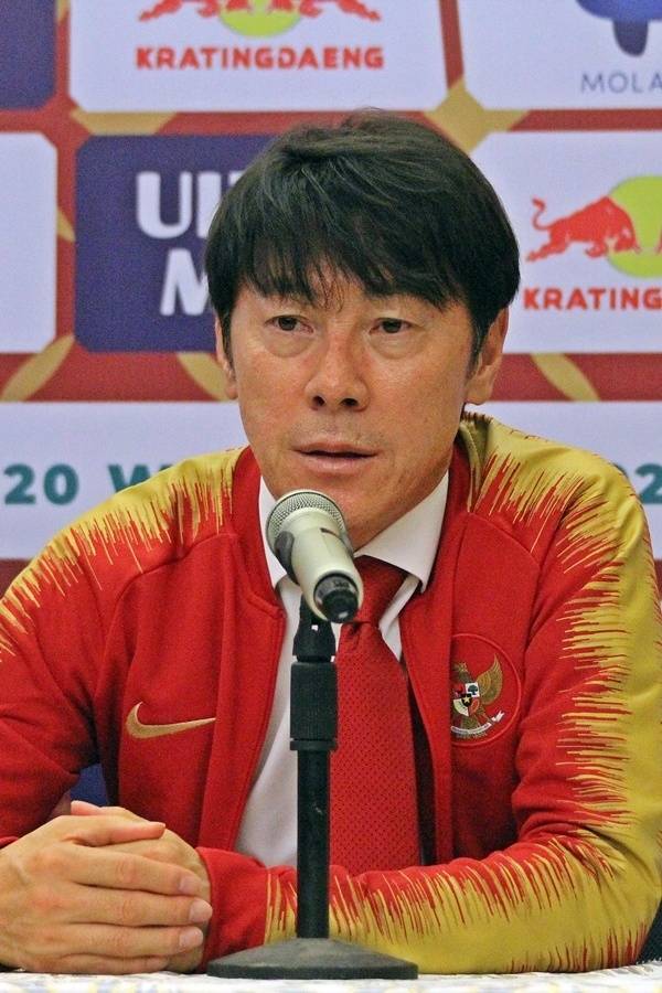 AG体育-前世界杯名帅竞聘国足主帅：愿接受足协年薪要求！(世界杯国足队长)