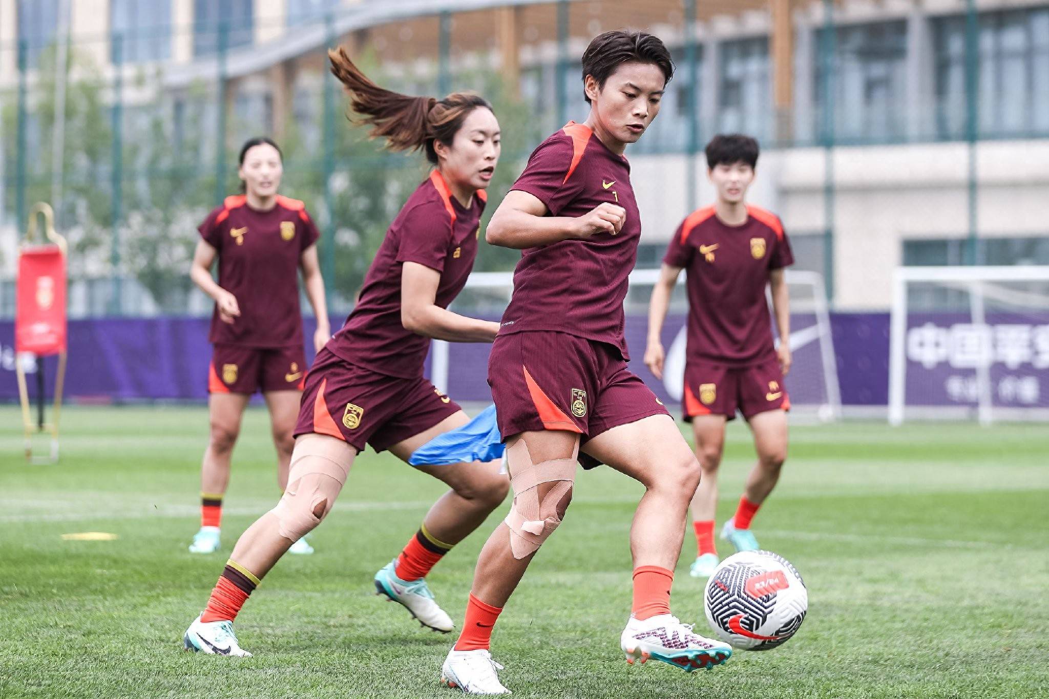 AG体育-包含体坛午爆｜东亚杯中国女足今战日本，亚洲杯中国女篮今战新的词条